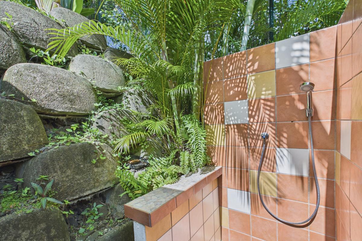 Location villa 6 personnes martinique - douche extérieure